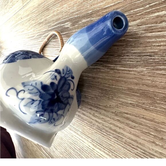 Vintage blue and white porcelain duck teapot - Picture 12 of 12